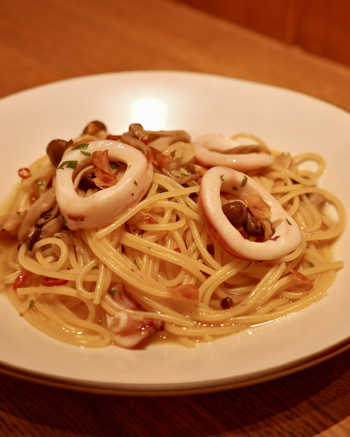 色々キノコとスルメイカのペペロンチーノ